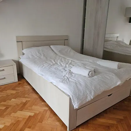 Lejlighed Alipasina 14